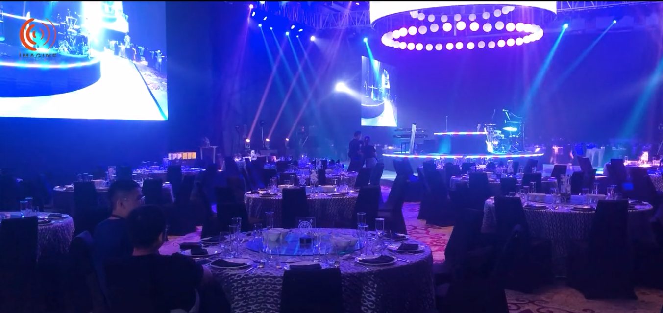 Live band performing on the round centre stage at Global Markets Day