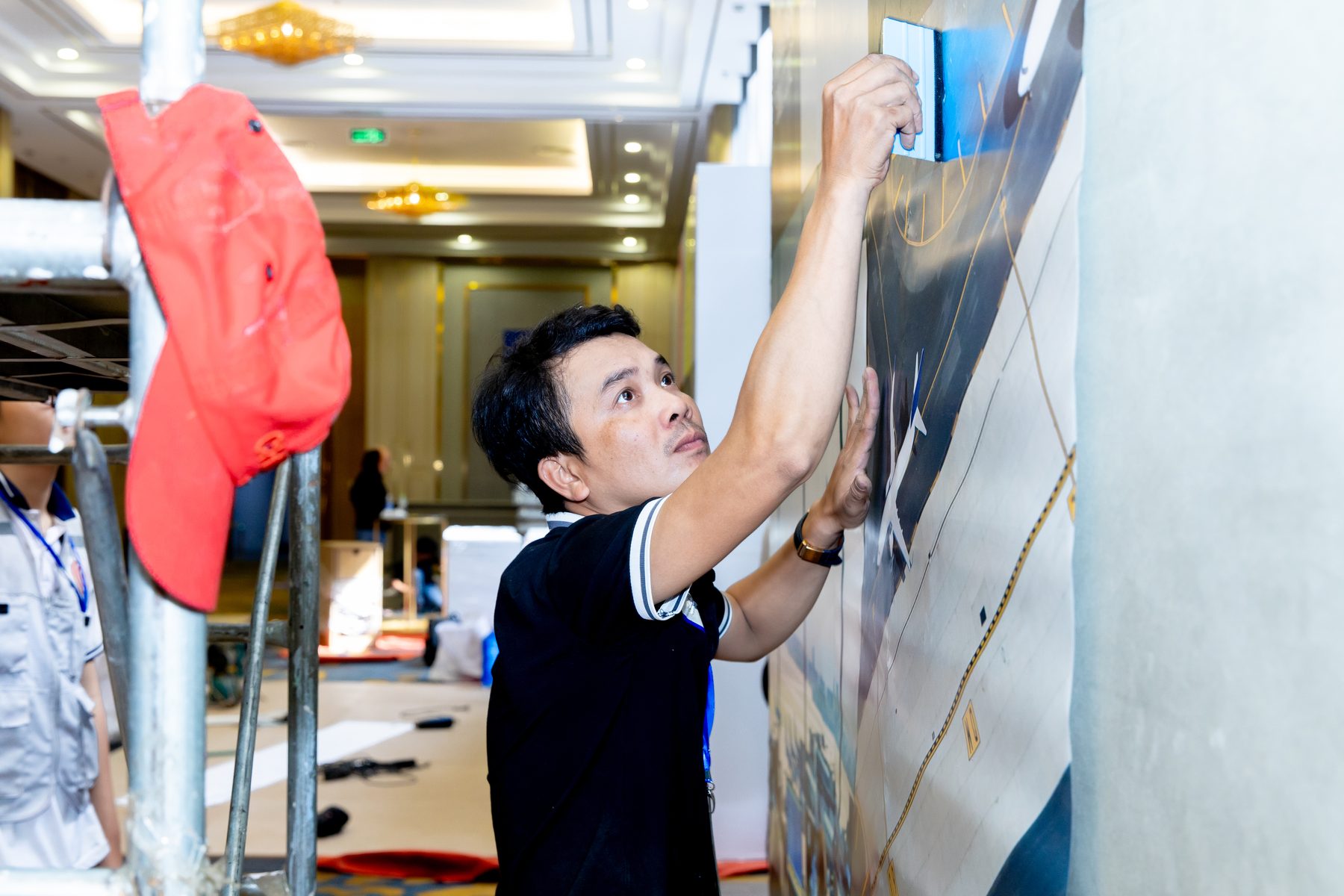 Registration desks and totems organised by company-name letter range