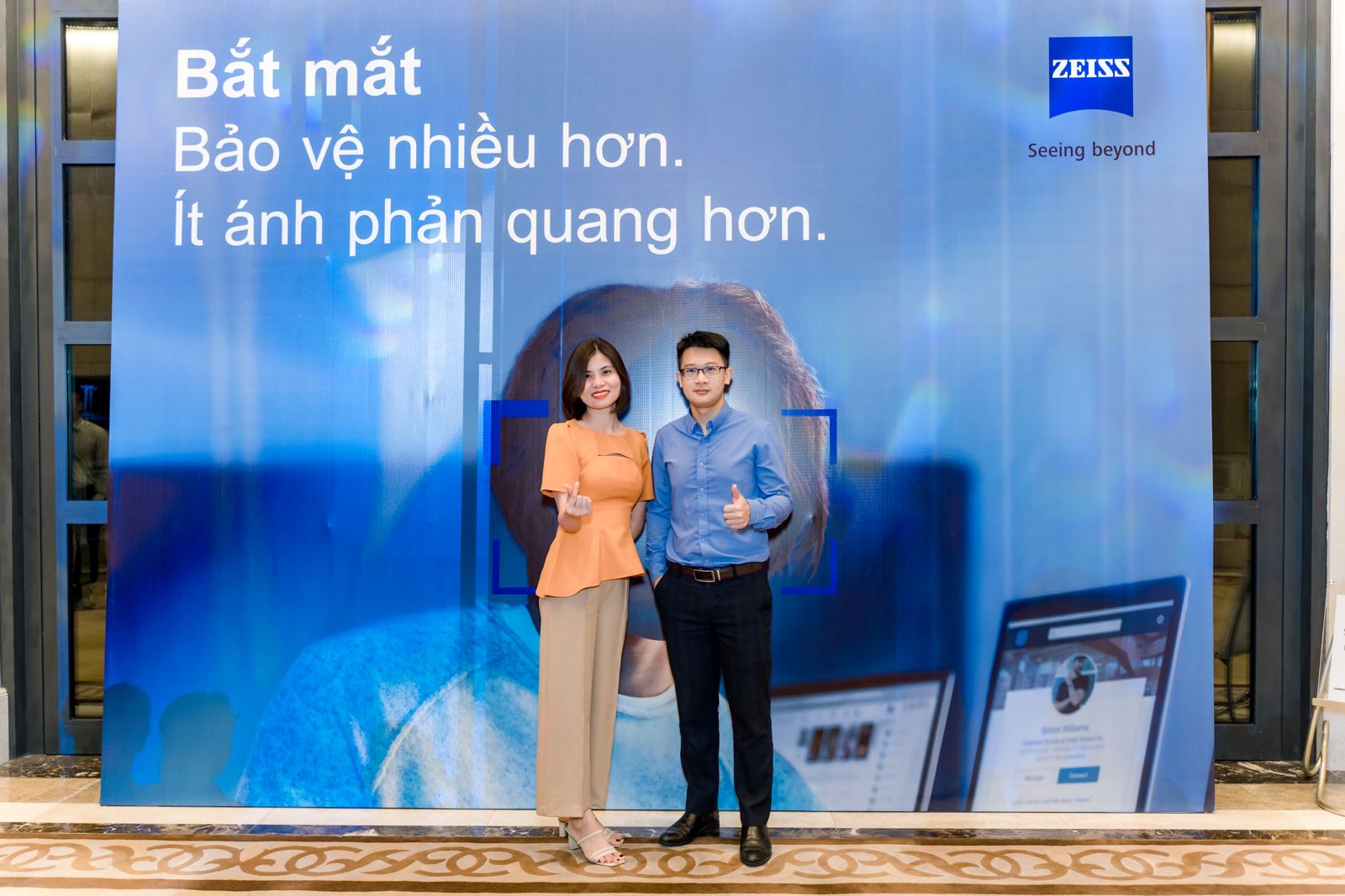 Branded wall and press moment